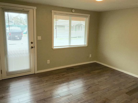 4th image of 5822 127th Avenue Ct E