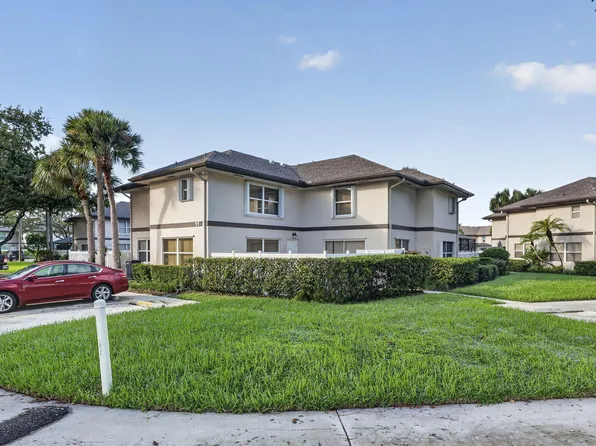 11 Amherst Ct APT D, Royal Palm Beach, FL 33411