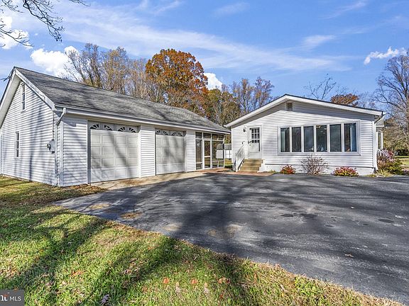 3rd image of 43124 Coles Dr