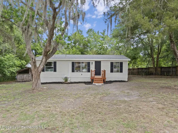 8017 E Skyline Ln, Floral City, FL 34436