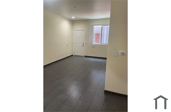 Building Photo - 507 W 83rd St #303