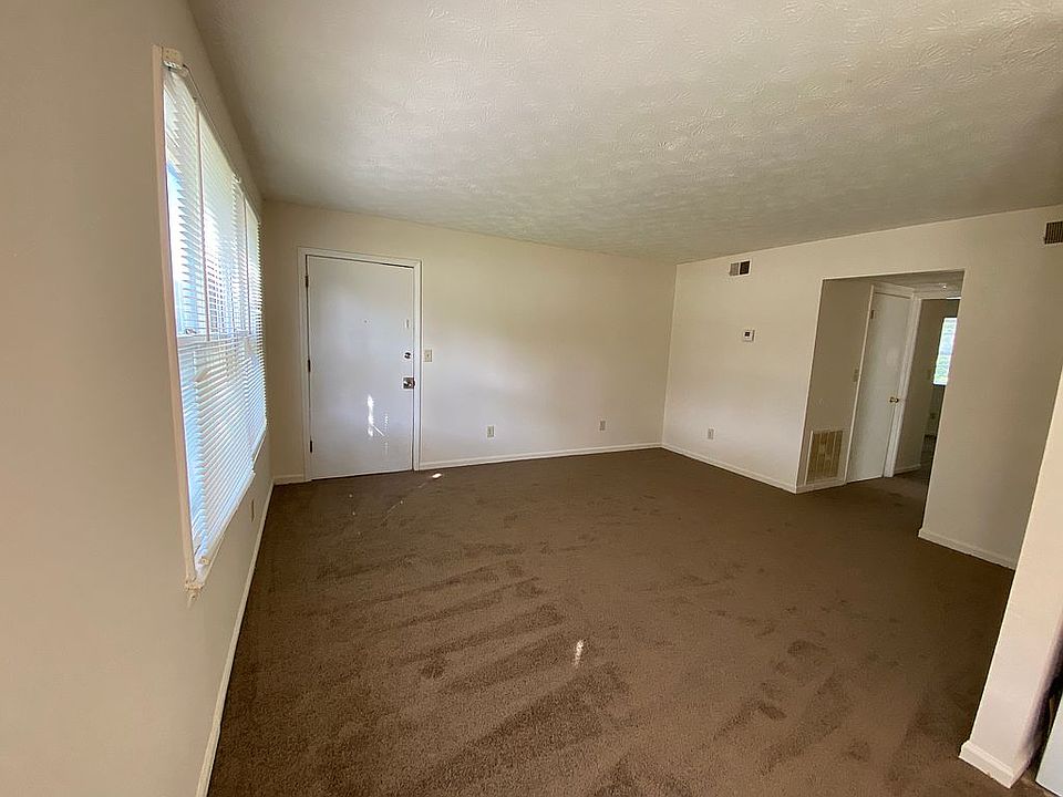 1st image of 409 Lenney Dr APT 1