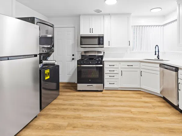 9106 1/2 Palm St, Bellflower, CA 90706