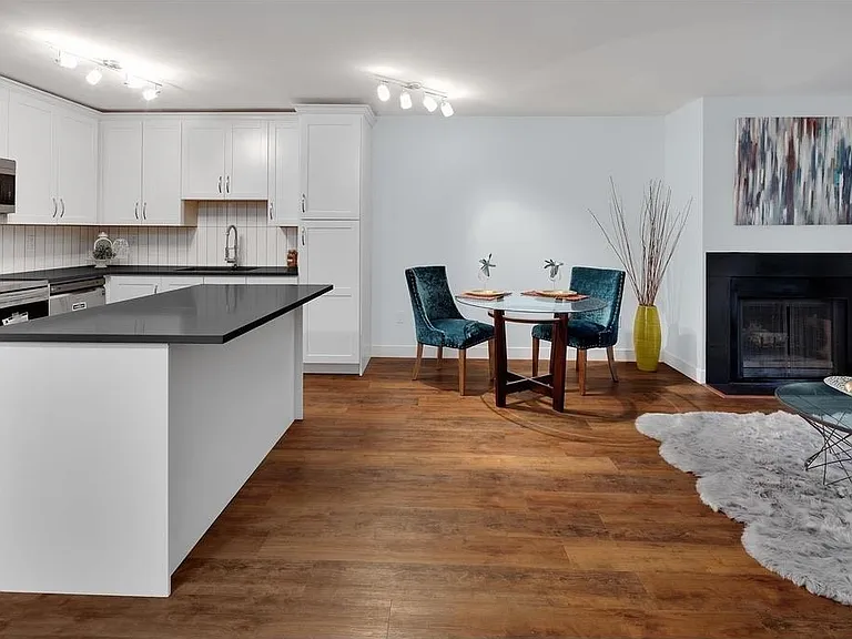 932 Robinson St #218 — Photo 3