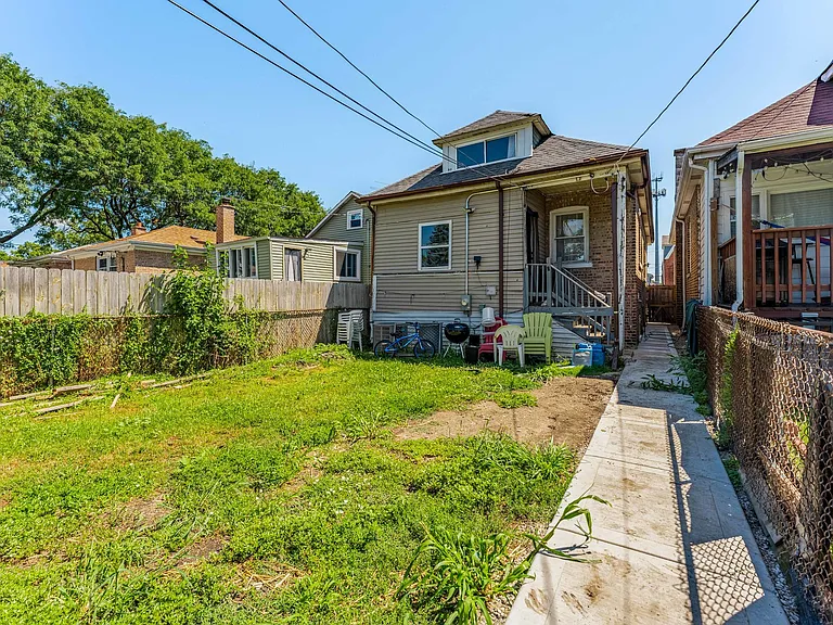 7008 S Oakley Ave — Photo 24
