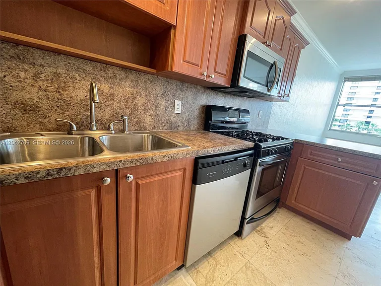 700 Biltmore Way #414 — Photo 24