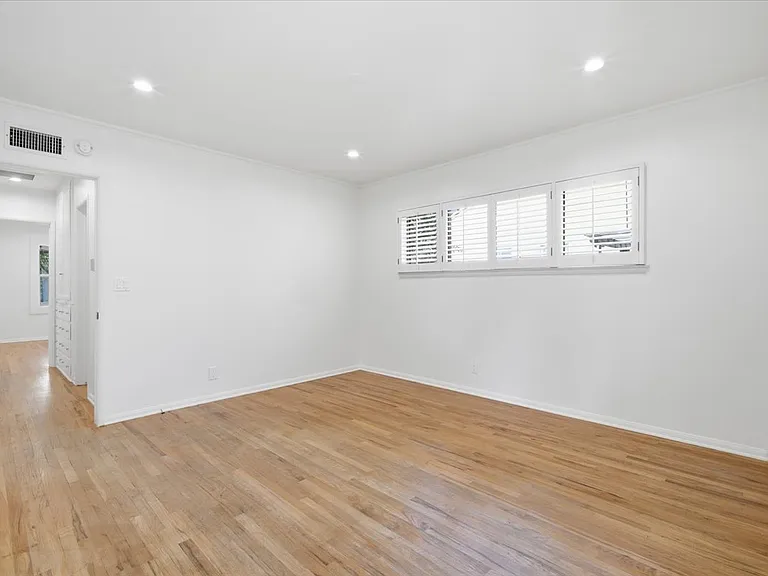 12818 Hatteras St — Photo 11
