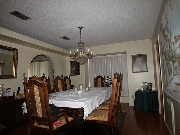 3rd image of 606 Clifford Dr