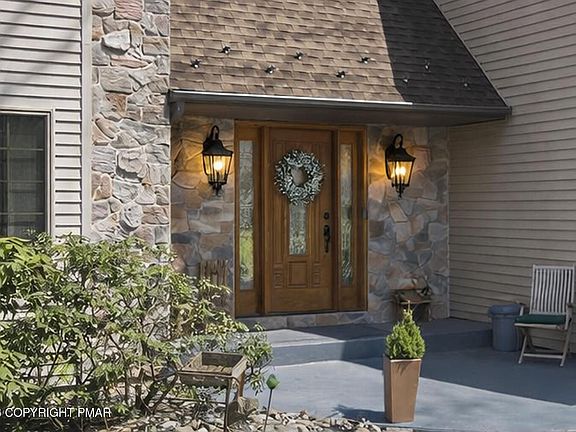 2nd image of 414 Amber Ln