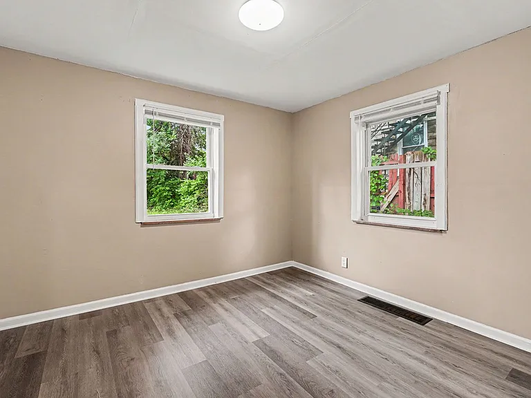937 Grand Ave — Photo 7