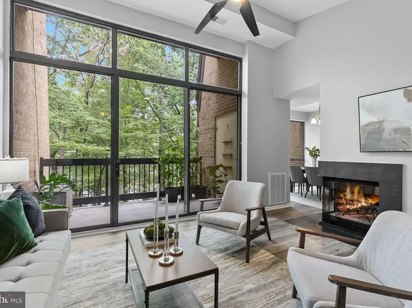 11557 Rolling Green Ct APT 301, Reston, VA 20191