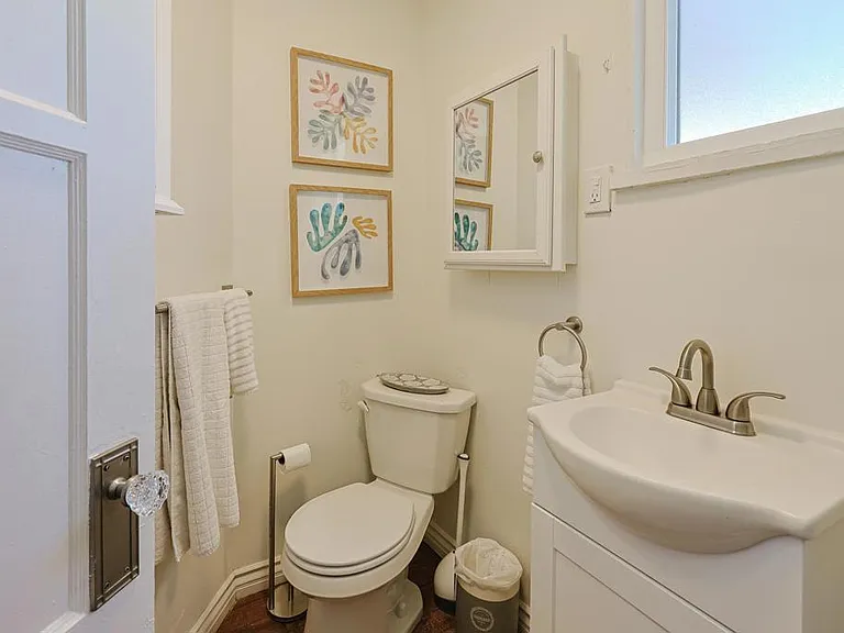 205.5 C Ave — Photo 19