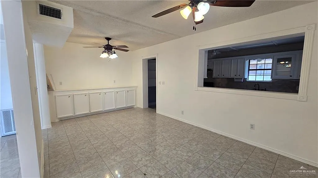 3 bed, 3.0 bath, 2589 sqft, $1,500 — Photo 4