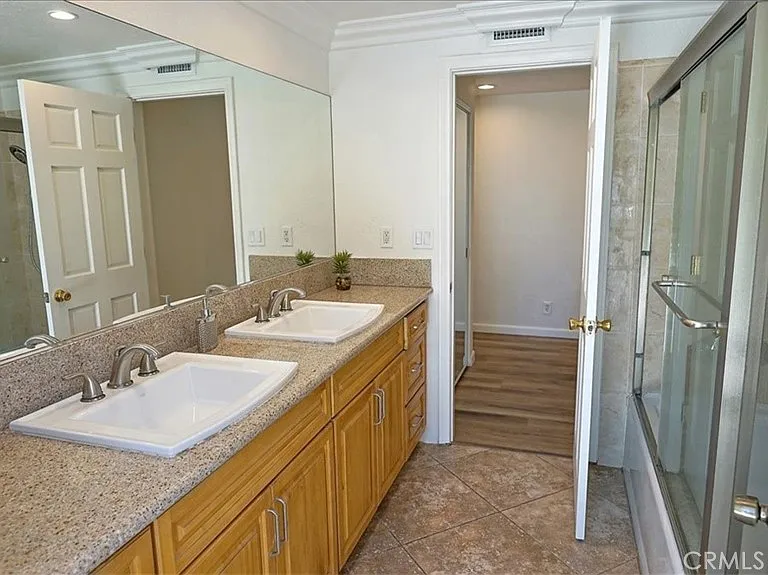 10901 Canby Ave — Photo 11