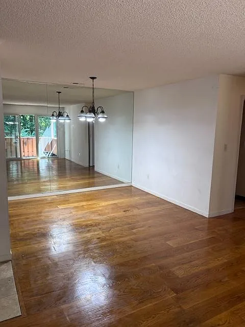 2 bed, 950 sqft, $2,200 — Photo 4