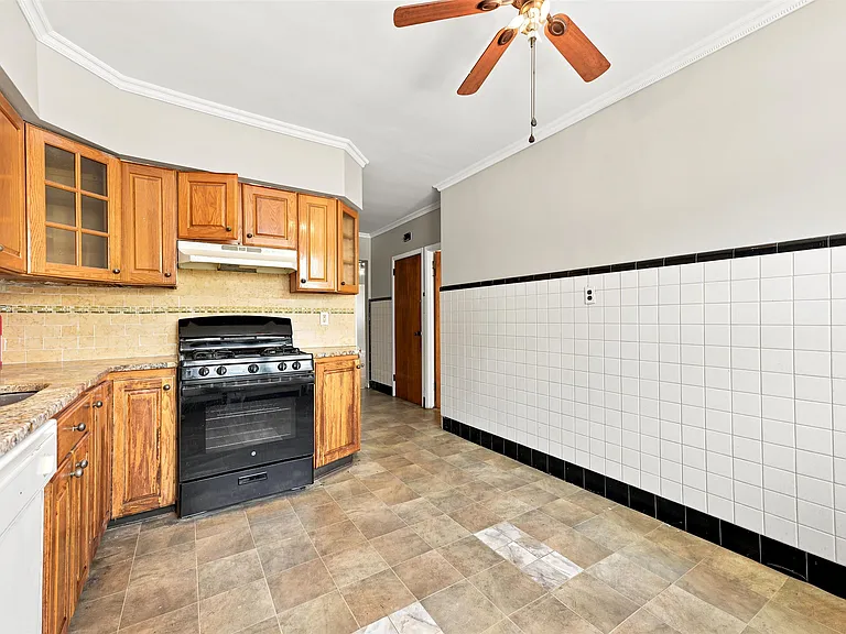 129 W 28th St #1 — Photo 9