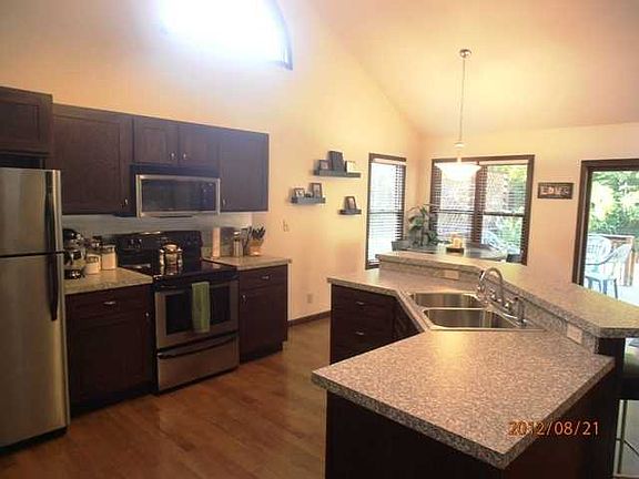 2nd image of 160 Lakeview Dr