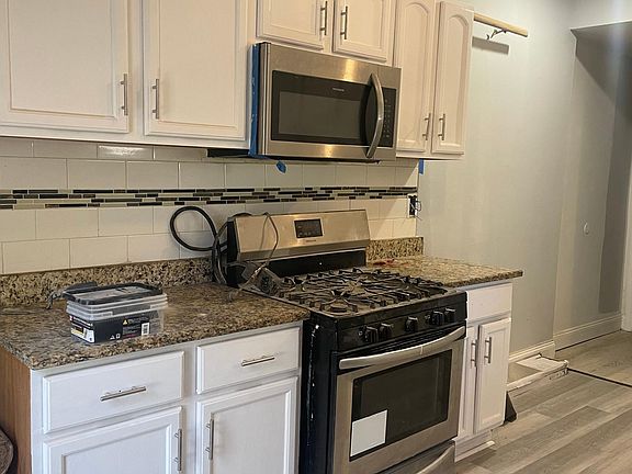2nd image of 615 W 7th St