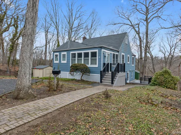 11 Doris Ct, Northport, NY 11768