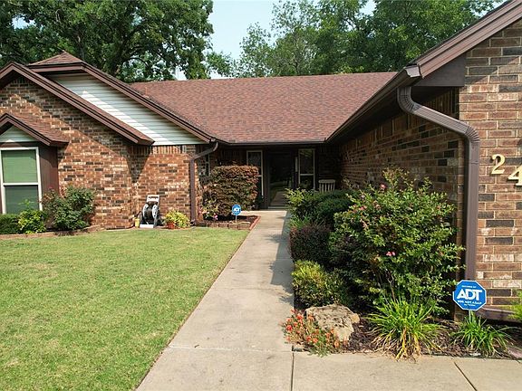 3rd image of 2443 Whispering Oak Dr