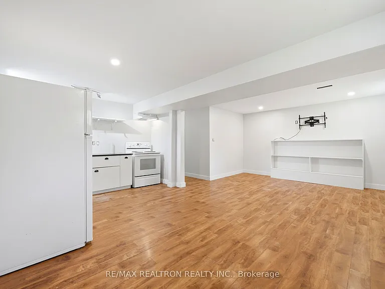 13 Springdale Dr #LOWER — Photo 12