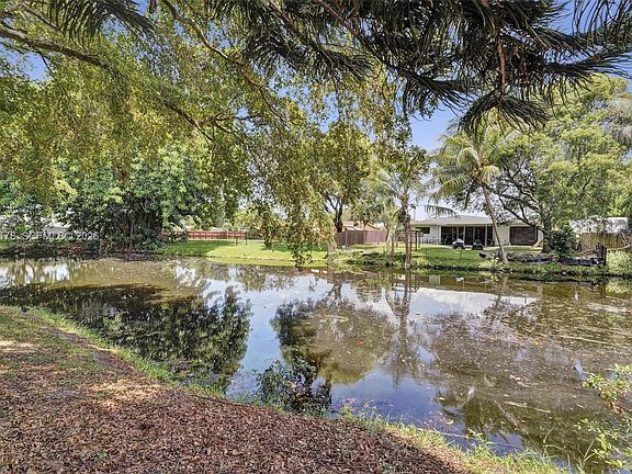 4th image of 9120 SW 49th St