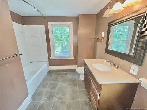 3 bed, 1.5 bath, 1888 sqft, $2,000 — Photo 2