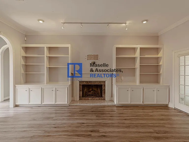 1046 Newland St — Photo 10