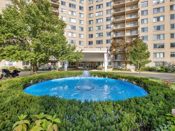 6933 N Kedzie Ave APT 704, Chicago, IL 60645