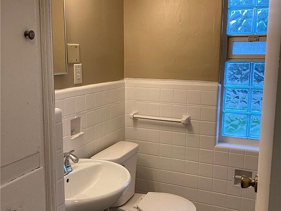 5th image of 2921 N Main St