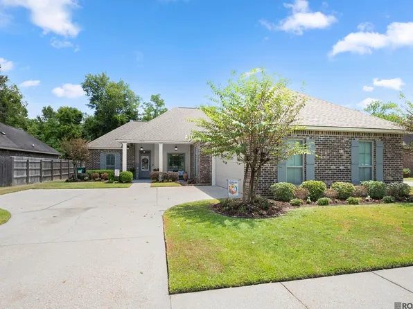 11376 Oak Run Dr, Geismar, LA 70734