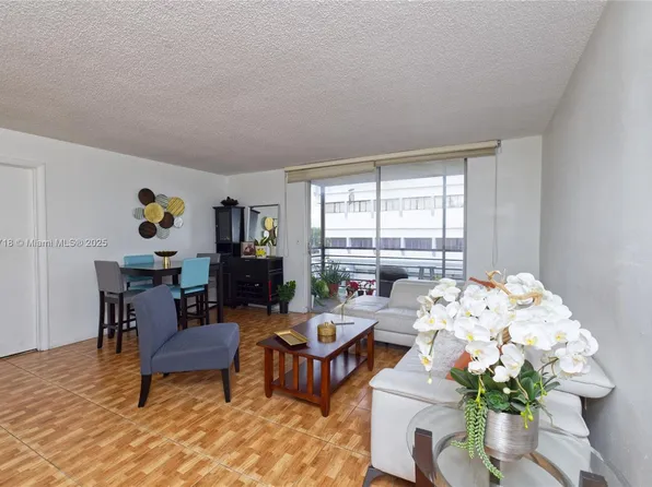 3195 Foxcroft Rd #F302, Hollywood, FL 33025