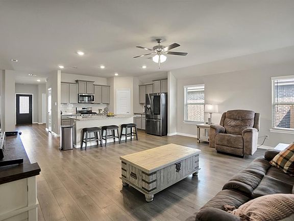4th image of 125 Armadillo Ct