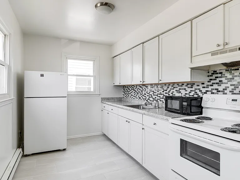 1606 Pollock St #B — Photo 12