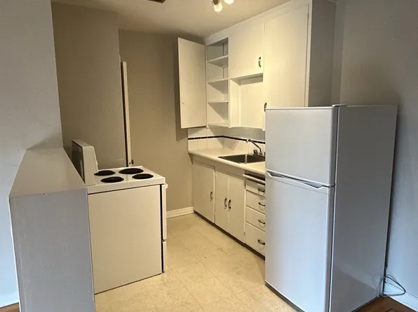 735 Royal Ave #103, New Westminster, BC V3M 1J6