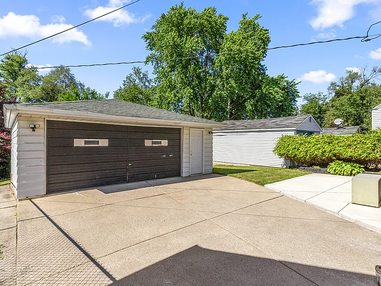 22312 Madison St — Photo 34