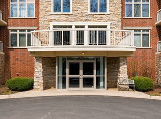 425 Benjamin Dr APT 202, Vernon Hills, IL 60061