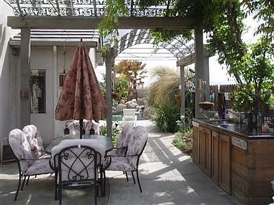 Covered Patio with built in Bar B Q