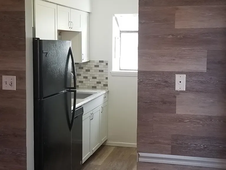 1907 W Loop #D — Photo 9