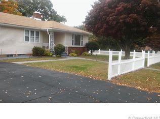 535 Wigwam Ln, Stratford, CT 06614