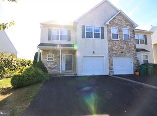 922 Heritage Dr, Norristown, PA 19403