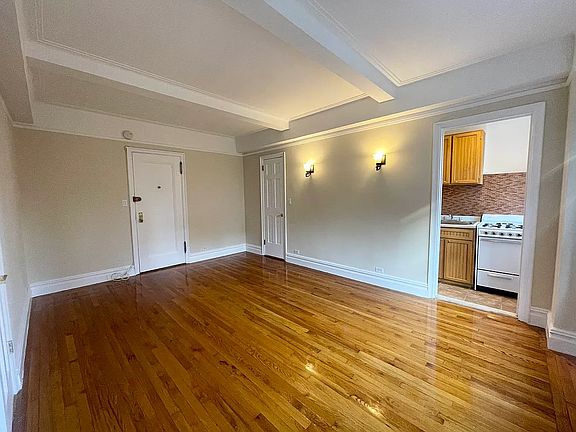 4th image of 121 E 31st St APT 2J