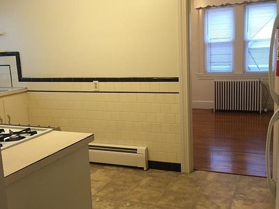 4th image of 153 Norwood Ave APT 3A