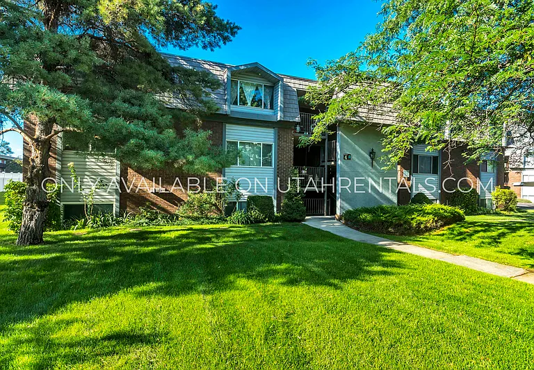 1760 N Willowbrook Dr #LEFT — Photo 12