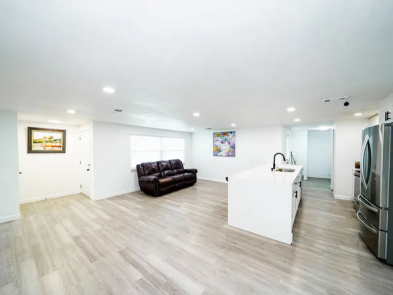 1160 Tarpon Ave — Photo 6