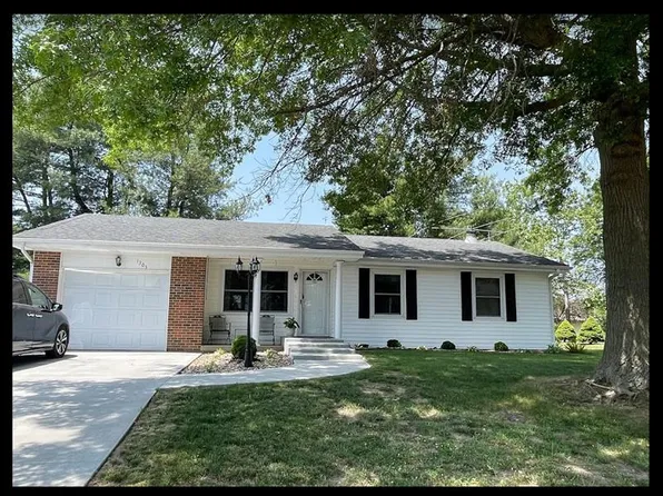 1303 Hawthorn Dr, Macon, MO 63552