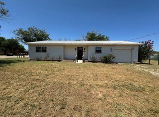 302 S Reeves St, Loraine, TX 79532