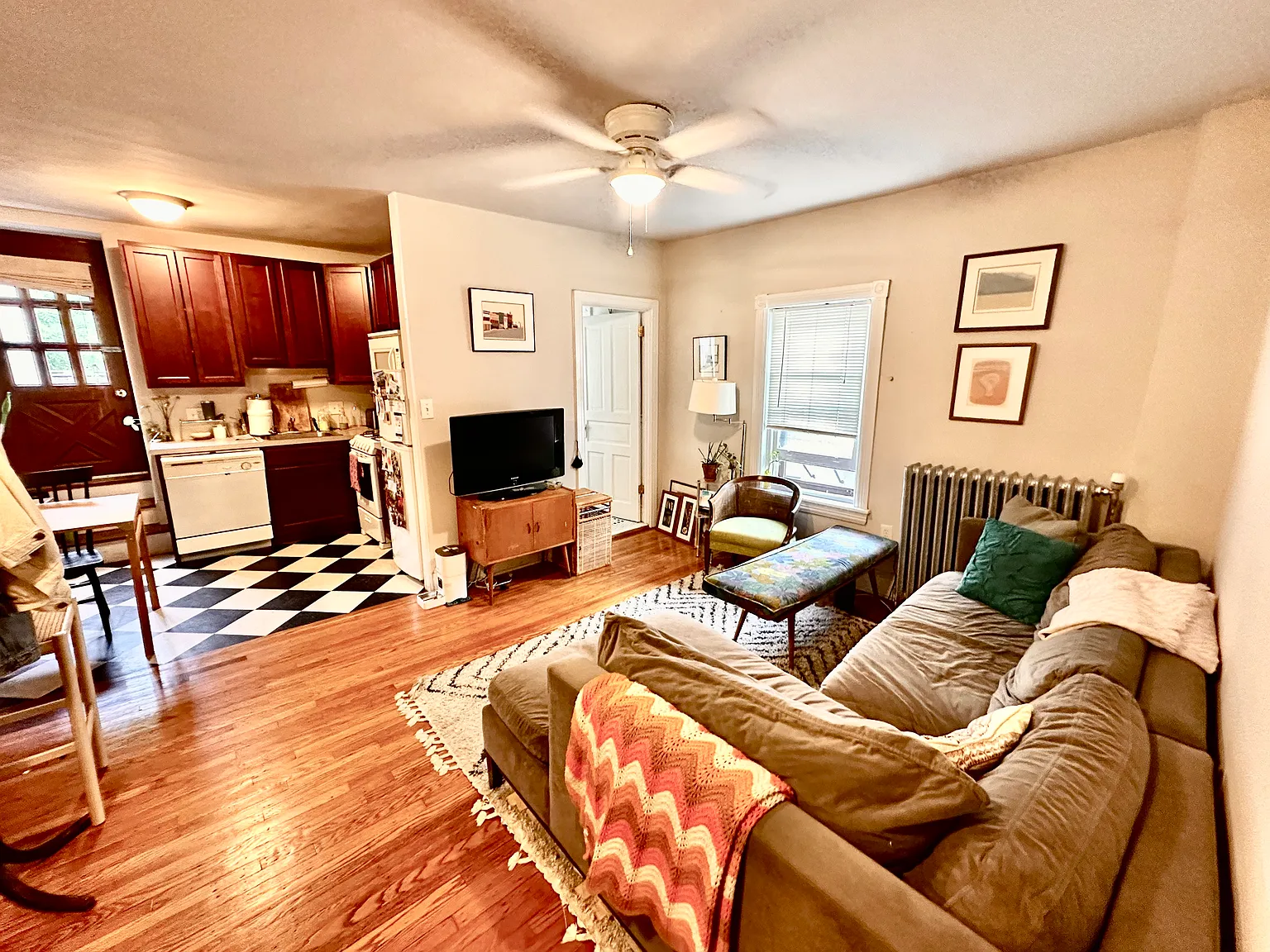 2 bed, 500 sqft, $1,250 — Photo 3