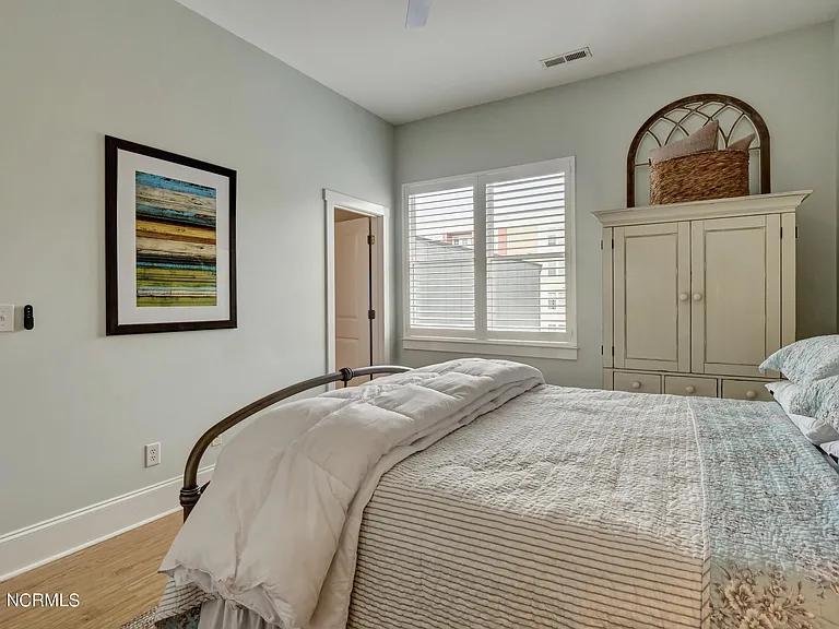 715 N 4th St #302 — Photo 19