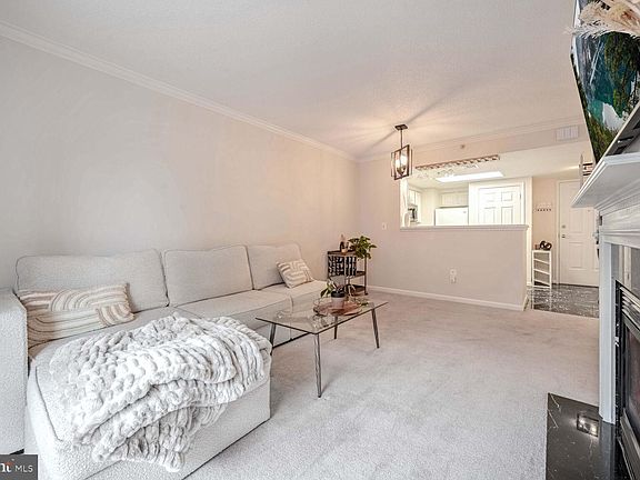 5th image of 3835 9th St #707E